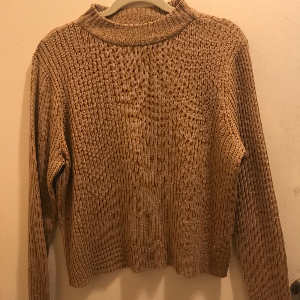 Cropped ribbed mock neck!